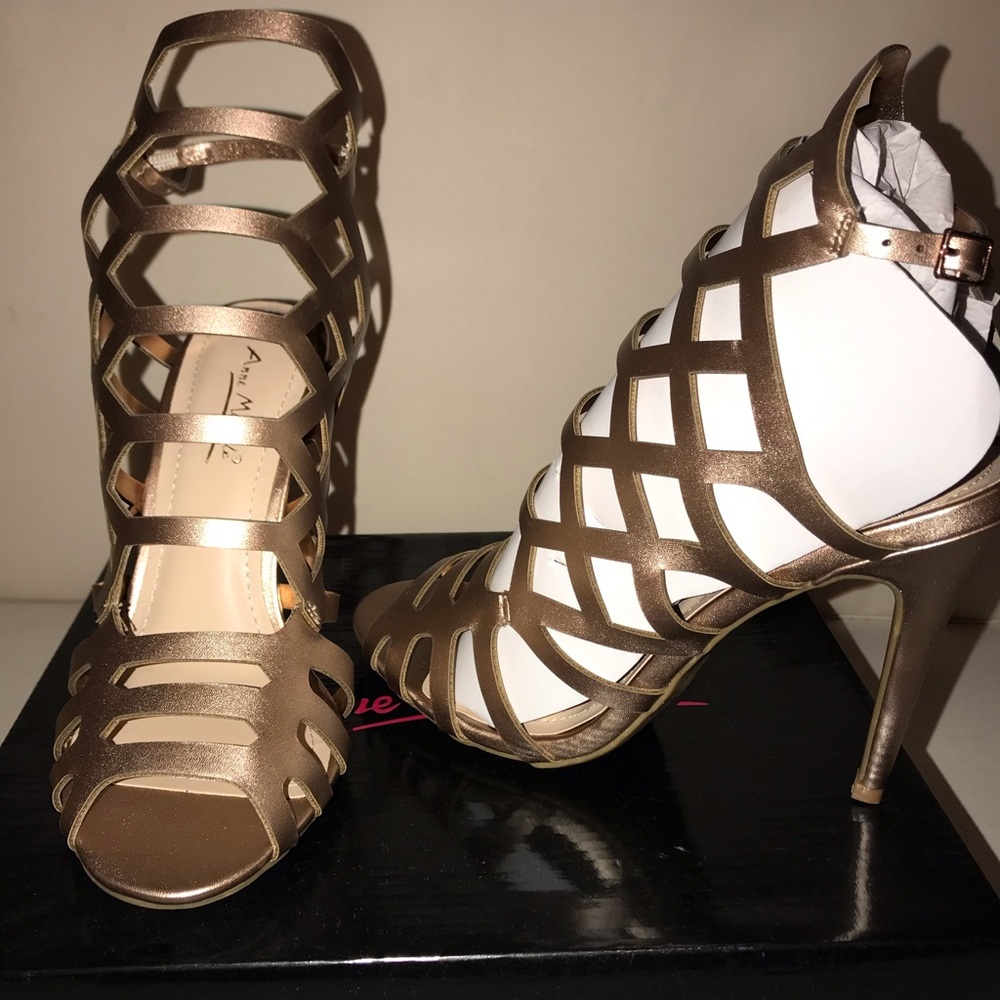 Bronze sandals with heel